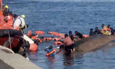 Al menos siete muertos, entre ellos tres niños, y un bebé desaparecido tras volcar un cayuco en El Hierro