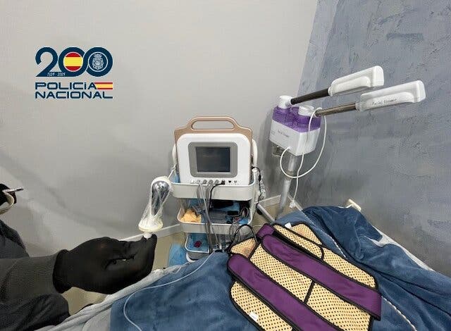 Detenidas dos mujeres por realizar tratamientos estéticos ilegales en peluquerías y domicilios de Fuenlabrada