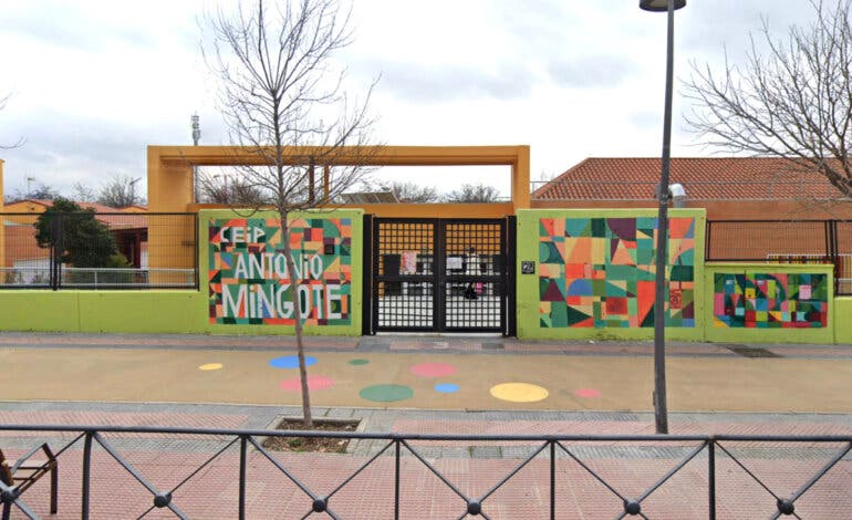 Familias de La Garena piden más aulas tras un error informático que redujo las plazas en el Mingote