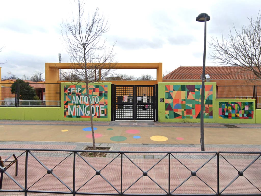 Familias de La Garena piden más aulas tras un error informático que redujo las plazas en el Mingote