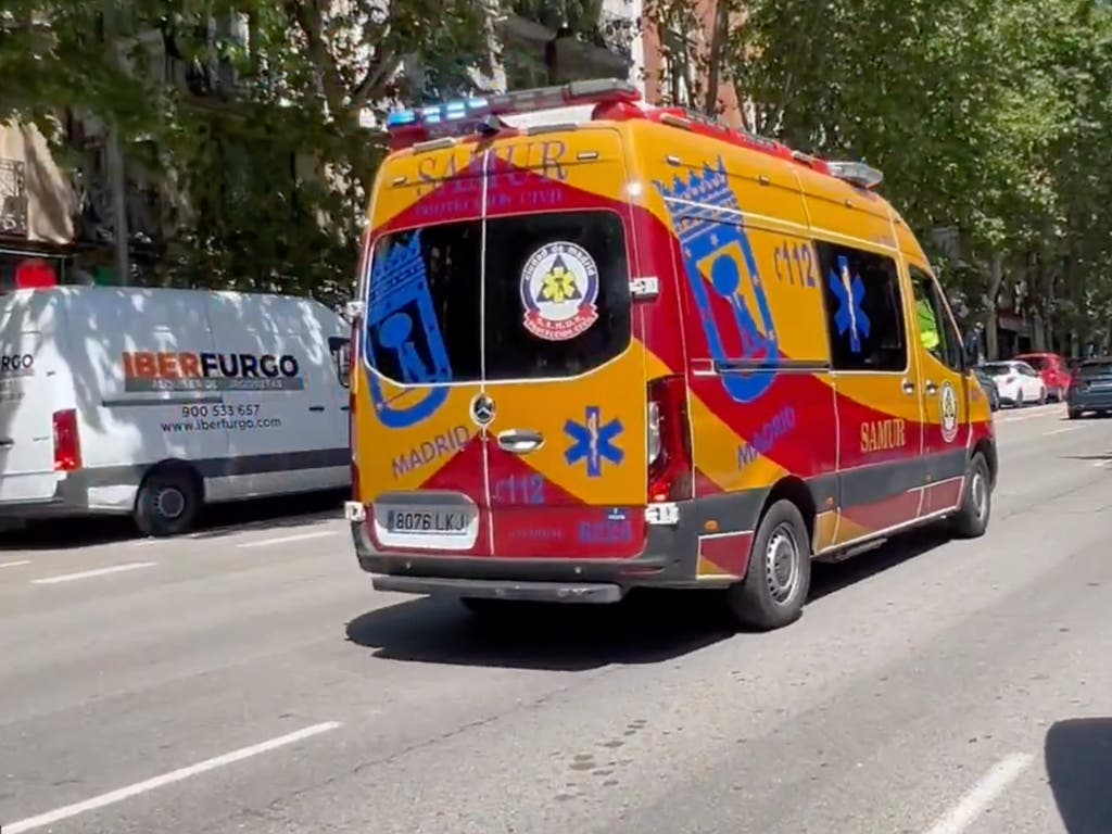 Herida una mujer mayor tras ser atropellada por un autobús urbano en Madrid 