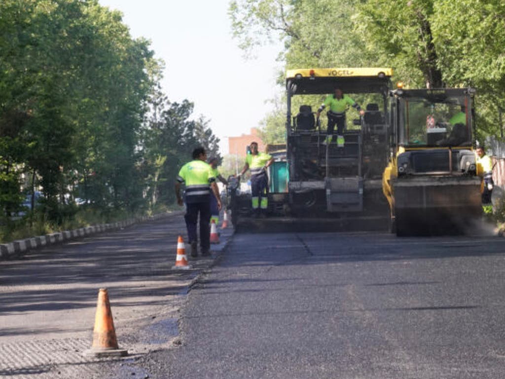 La Operación Asfalto 2025 arranca en Moratalaz con mejoras en 256 calles de Madrid