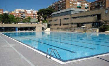 Piscinas de verano abiertas desde mañana y medidas en colegios, hospitales y transportes: el plan de Madrid contra el calor
