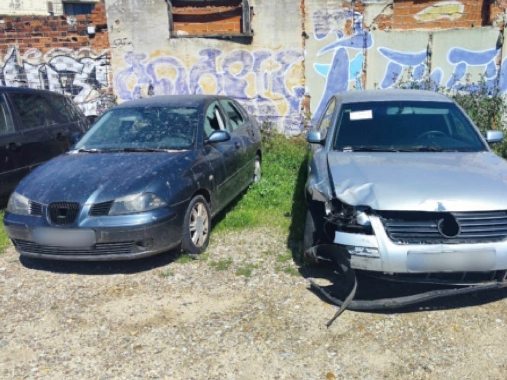 El SEPRONA investiga al Ayuntamiento de Alcalá de Henares por almacenar coches abandonados en parcelas municipales