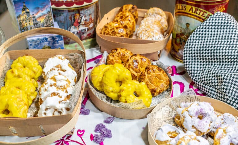 Listas, tontas, de Santa Clara y francesas… las rosquillas del santo brillan un año más en San Isidro