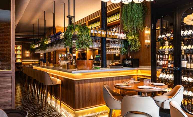 Taberna 7 Bar, nueva apertura en Alcalá de Henares con cocina castiza y cerveza Mahou de tanque