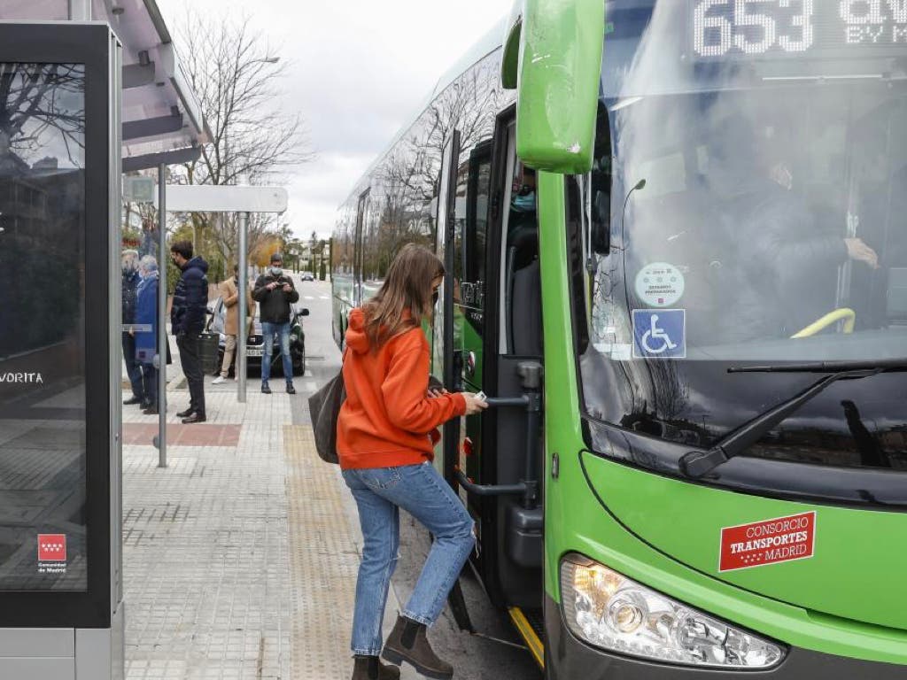 Madrid actualiza su plano turístico con rutas en Metro, Cercanías y autobús para descubrir la región