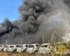 Espectacular incendio en Algete: arden decenas de vehículos en una campa con más de 100 coches aparcados