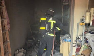 Intoxicado el portero de una urbanización tras un incendio en un cuarto con productos de piscina en Pozuelo