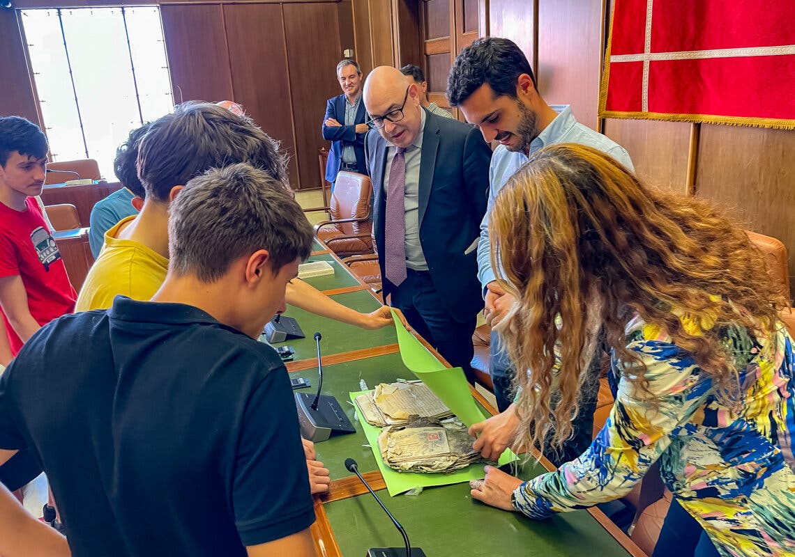 Curioso hallazgo de unos alumnos de Torrejón en las ruinas de Los Espinillos