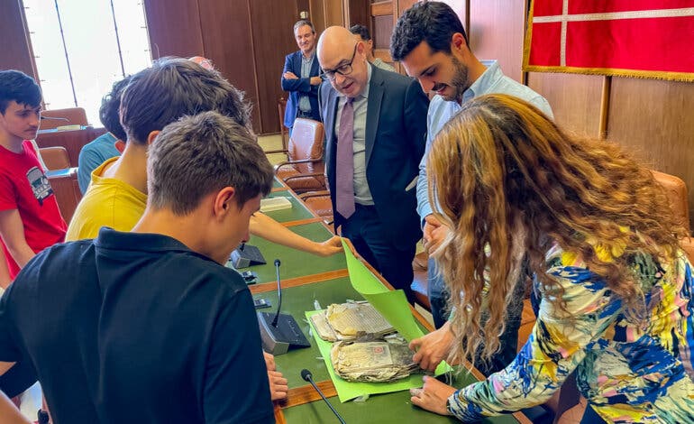 Curioso hallazgo de unos alumnos de Torrejón en las ruinas de Los Espinillos