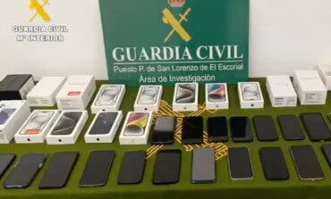 Robaban móviles en su empresa de paquetería y los vendían por internet: hay 6 detenidos en Valdemorillo y San Lorenzo de El Escorial