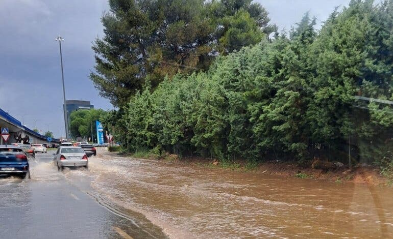 Rescates, inundaciones y árboles caídos en Guadalajara por la tormenta con granizo