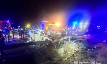 Mueren cuatro personas, entre ellas un policía, en un choque kamikaze tras un robo en Málaga