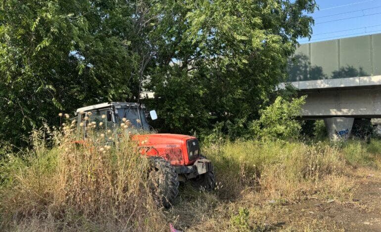 Muere un hombre de 81 años al engancharse con el cigüeñal del motor de su tractor en Getafe