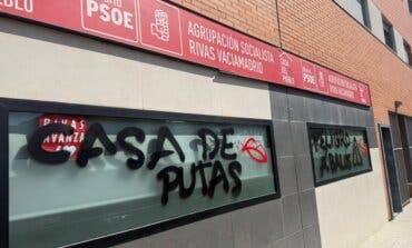 Aparecen pintadas en la sede del PSOE de Rivas: «Casa de putas»