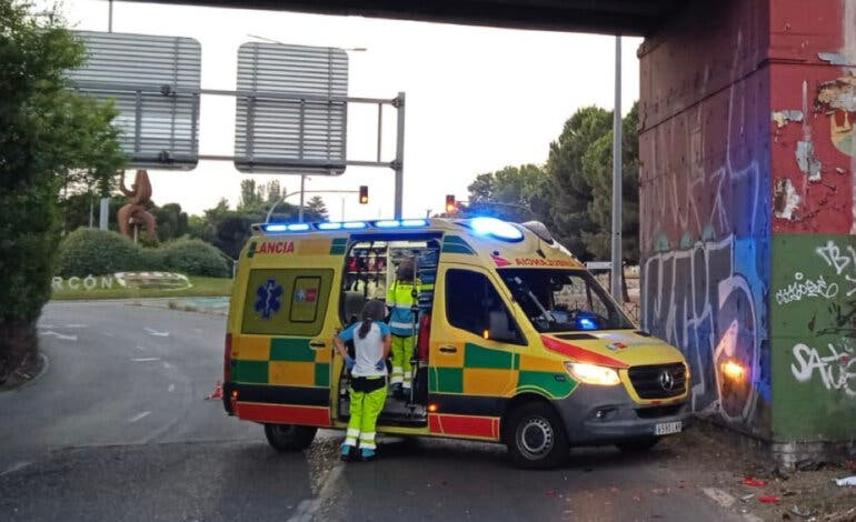 Muere un motorista en Alcorcón tras chocar contra el pilar de un puente