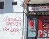 Atacan la sede del PSOE de Coslada con pintadas de «Sánchez dimisión» y «traidores»