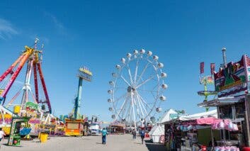Muere una niña de dos años por una descarga eléctrica en una atracción de feria en Murcia