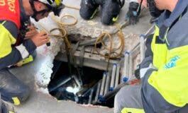 Complicado rescate de un pocero aplastado por un bloque de hormigón de mil kilos en Chamberí