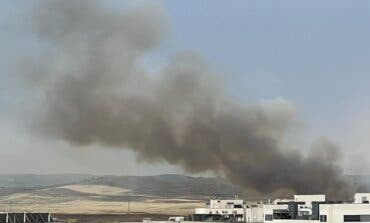 Un incendio agrícola en San Fernando de Henares provoca una gran columna de humo visible desde varias localidades