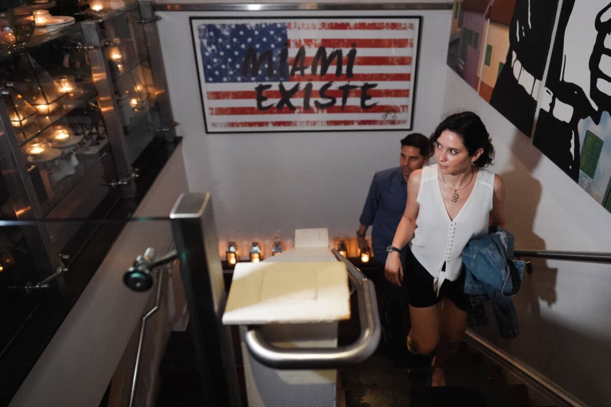 Ayuso inicia su viaje institucional a Estados Unidos con una reunión con rectores en Miami