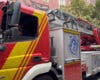 Un incendio en una vivienda de Chamartín deja dos bomberos afectados por estrés térmico