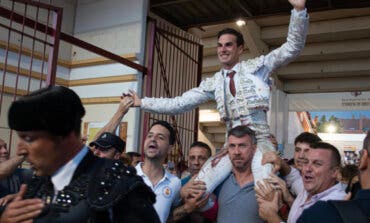 Fernando Adrián corta tres orejas y sale a hombros en las Fiestas de Torrejón