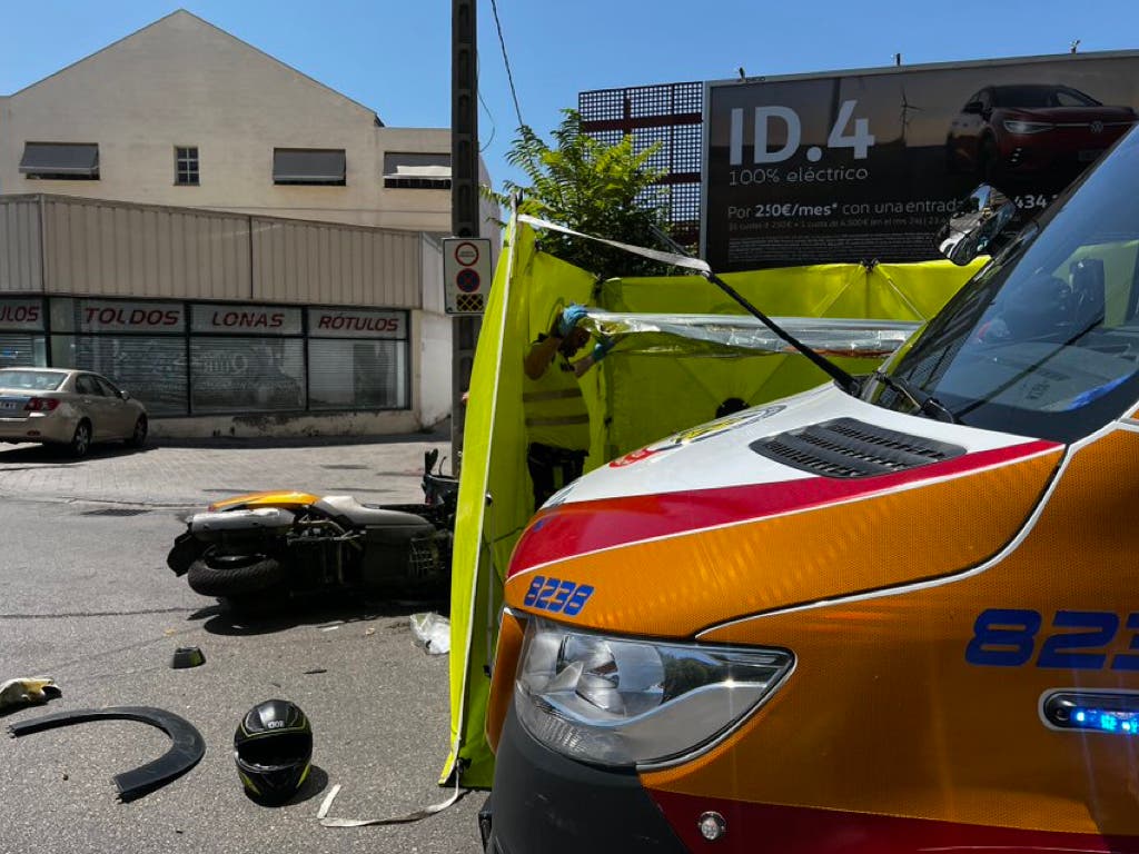 Herido grave un motorista de 24 años tras chocar con un coche en Villa de Vallecas
