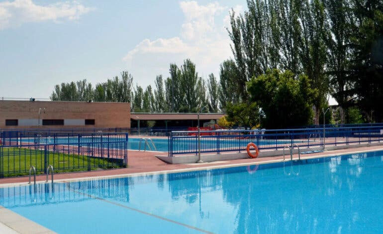 Muere un niño de 9 años tras ser rescatado de la piscina de Azuqueca