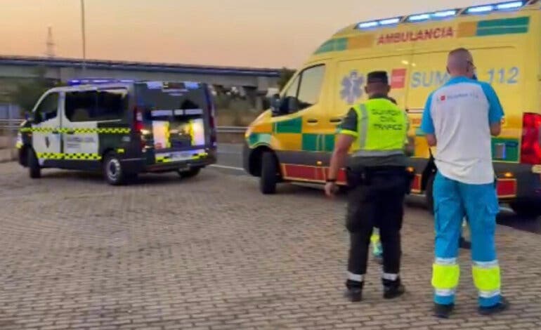 Muere un motorista en Rivas tras chocar con un coche y salir despedido contra una farola