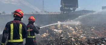 Controlado un incendio en una nave de reciclaje de San Fernando de Henares