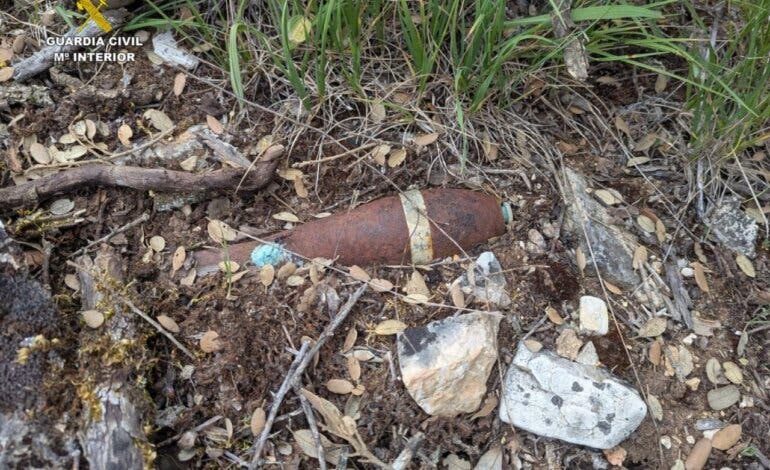 Un vecino de Guadalajara encuentra una granada de la Guerra Civil intacta en su parcela