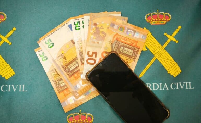 Detenido en Loeches por comprar un móvil a un vecino de Alovera y pagarle con billetes falsos