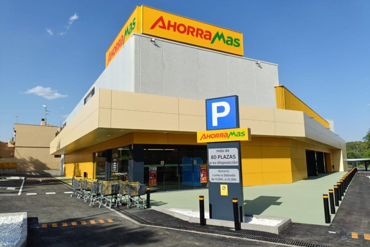 El Ahorramas de Guadalajara que reabre tras una reforma de 4,3 millones, con nuevo acceso y más servicios