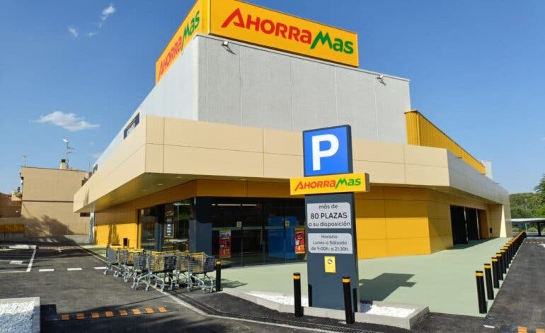El Ahorramas de Guadalajara que reabre tras una reforma de 4,3 millones, con nuevo acceso y más servicios