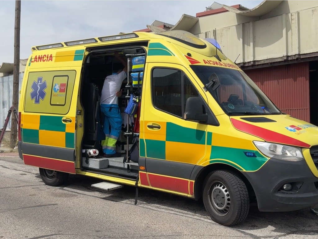Muere un trabajador al ser golpeado por una puerta metálica en Alcobendas
