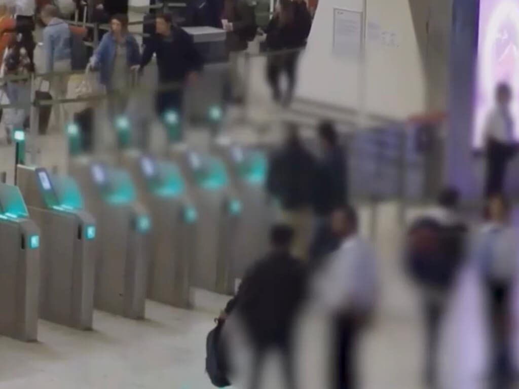 Registros en Torrejón en una operación contra una red que introducía cocaína en Barajas