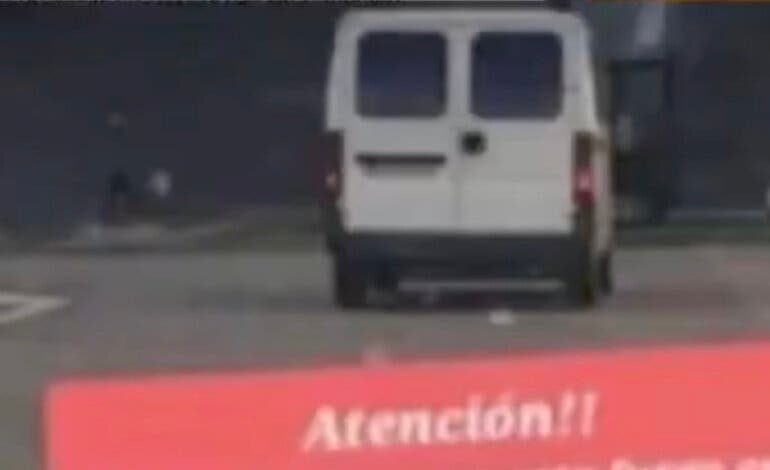 El hombre de la furgoneta blanca que secuestra niños y aterroriza en redes: la Policía lo desmiente