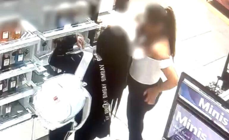 Prohíben el acceso a las tiendas de Barajas a tres mujeres detenidas por robar perfumes de lujo