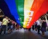 Arrancan y tiran al suelo la pancarta LGTBI de CCOO en Alcalá de Henares tras saltar la valla