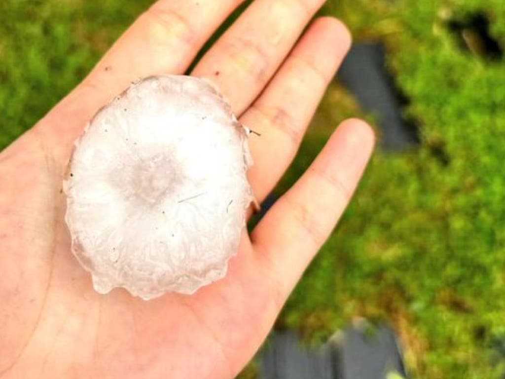 Una fuerte granizada sorprende a Madrid: «¿Granizo o bolas de golf?»