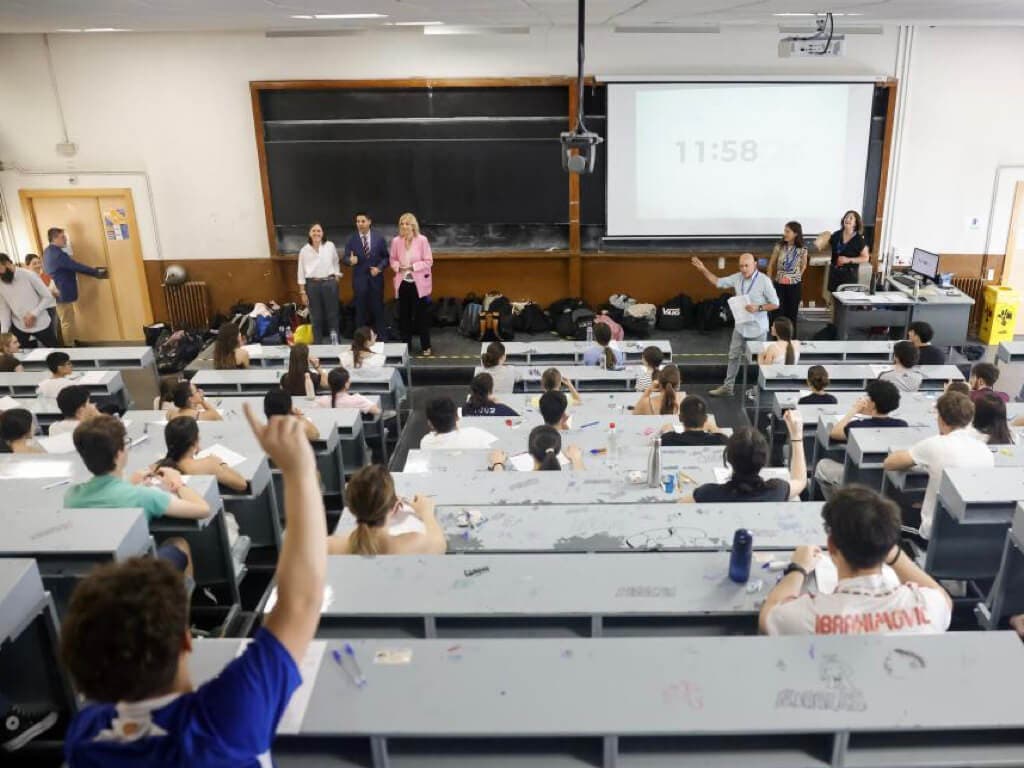 La Comunidad de Madrid celebra la EvAU con total normalidad y casi 40.000 estudiantes
