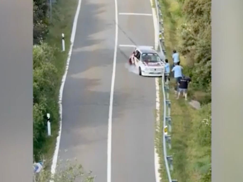 Varias personas atropelladas en un rally en Santa María de la Alameda
