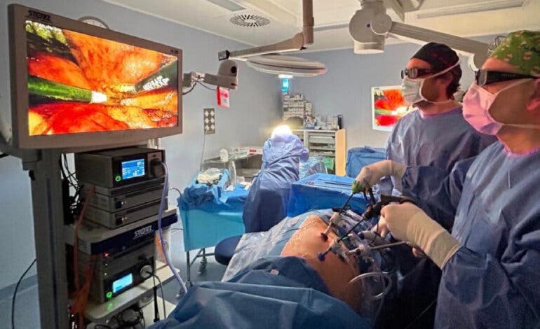 La sanidad madrileña realiza su primer trasplante de riñón asistido por robot