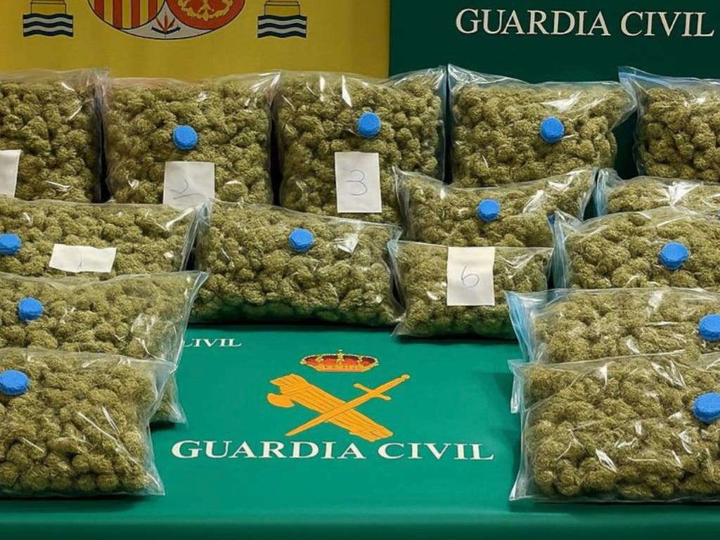 Detenidos con 15 kilos de cogollos de marihuana en su vehículo en Valdemoro