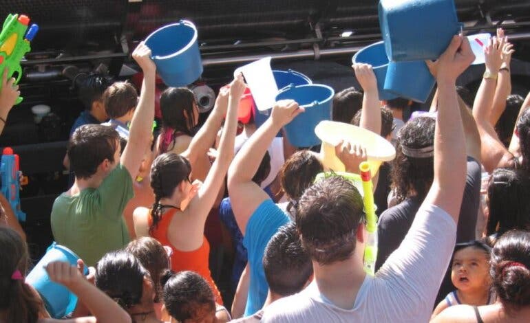 Llega la Batalla Naval de las Fiestas de Puente de Vallecas y los conciertos gratuitos de Chambao y Nena Daconte
