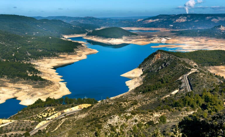 Muere un hombre de 50 años mientras se bañaba en el embalse de Entrepeñas