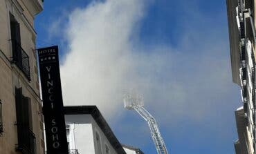 Un incendio en el centro de Madrid provoca gran cantidad de humo y deja dos personas atendidas