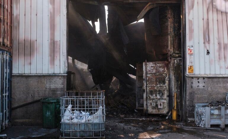 Así ha quedado la planta de baterías de Azuqueca tras el incendio que provocó una nube tóxica